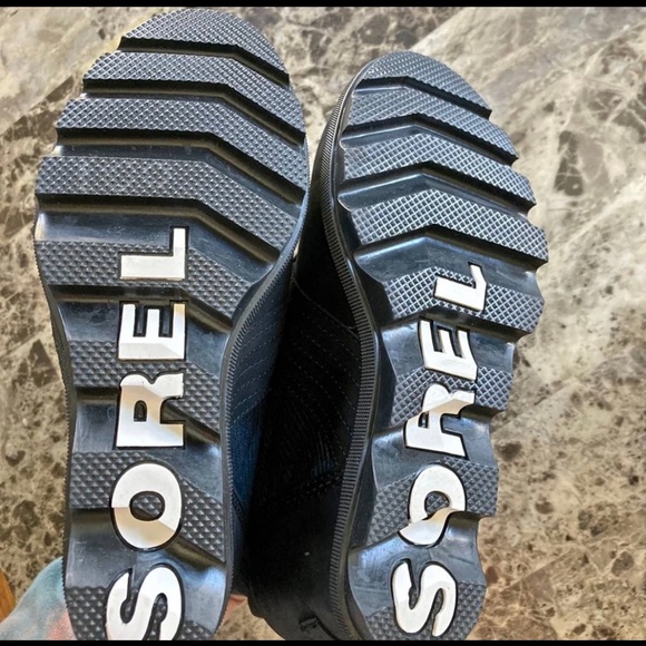 Sorel ankle lace up waterproof snow proof boots. SOLD!! - Picture 7 of 9